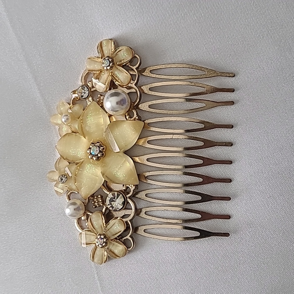 Floral Jeweled Hair Comb Accessory